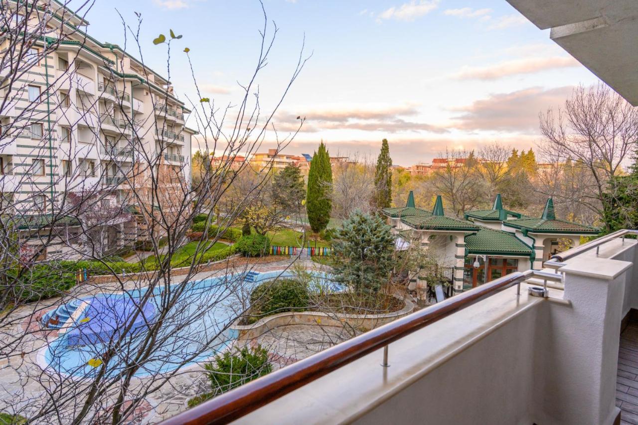 Спа Апартаменти За Гости Затворен Комплекс Емералд Ravda Exterior photo