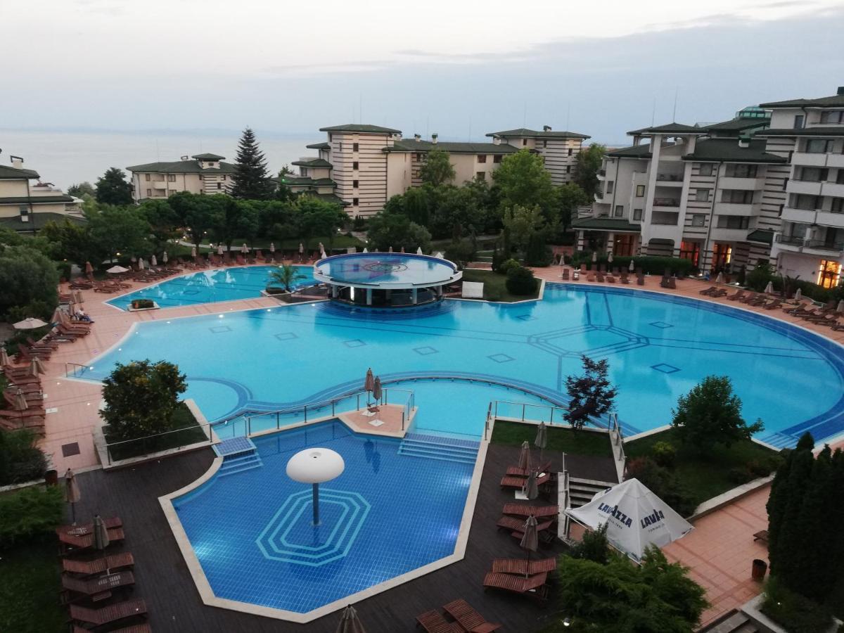 Спа Апартаменти За Гости Затворен Комплекс Емералд Ravda Exterior photo