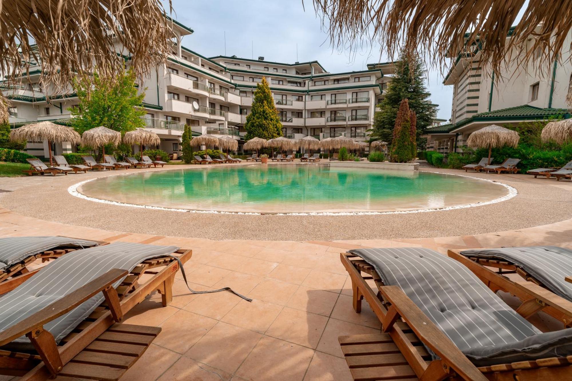 Спа Апартаменти За Гости Затворен Комплекс Емералд Ravda Exterior photo