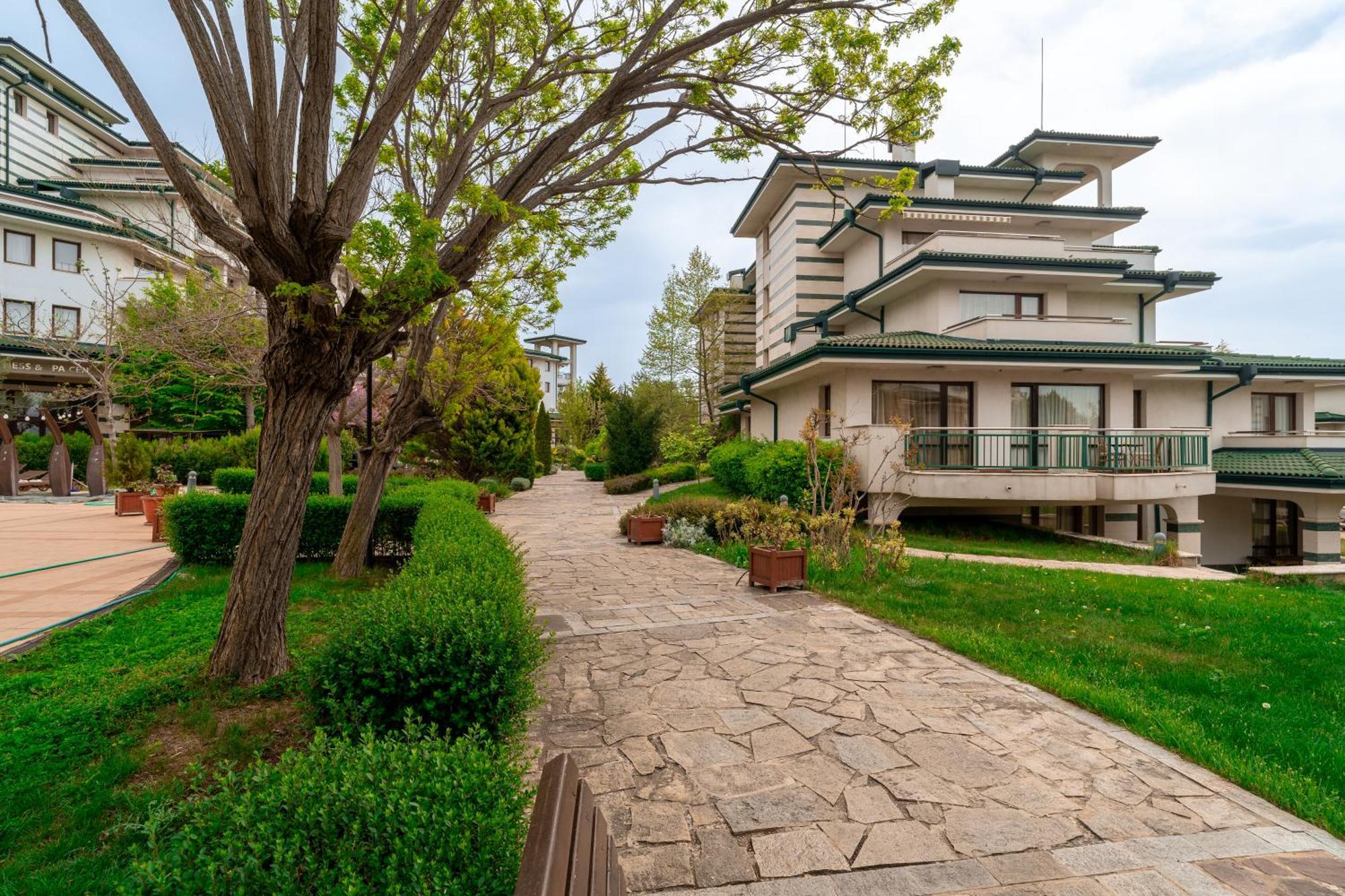 Спа Апартаменти За Гости Затворен Комплекс Емералд Ravda Exterior photo