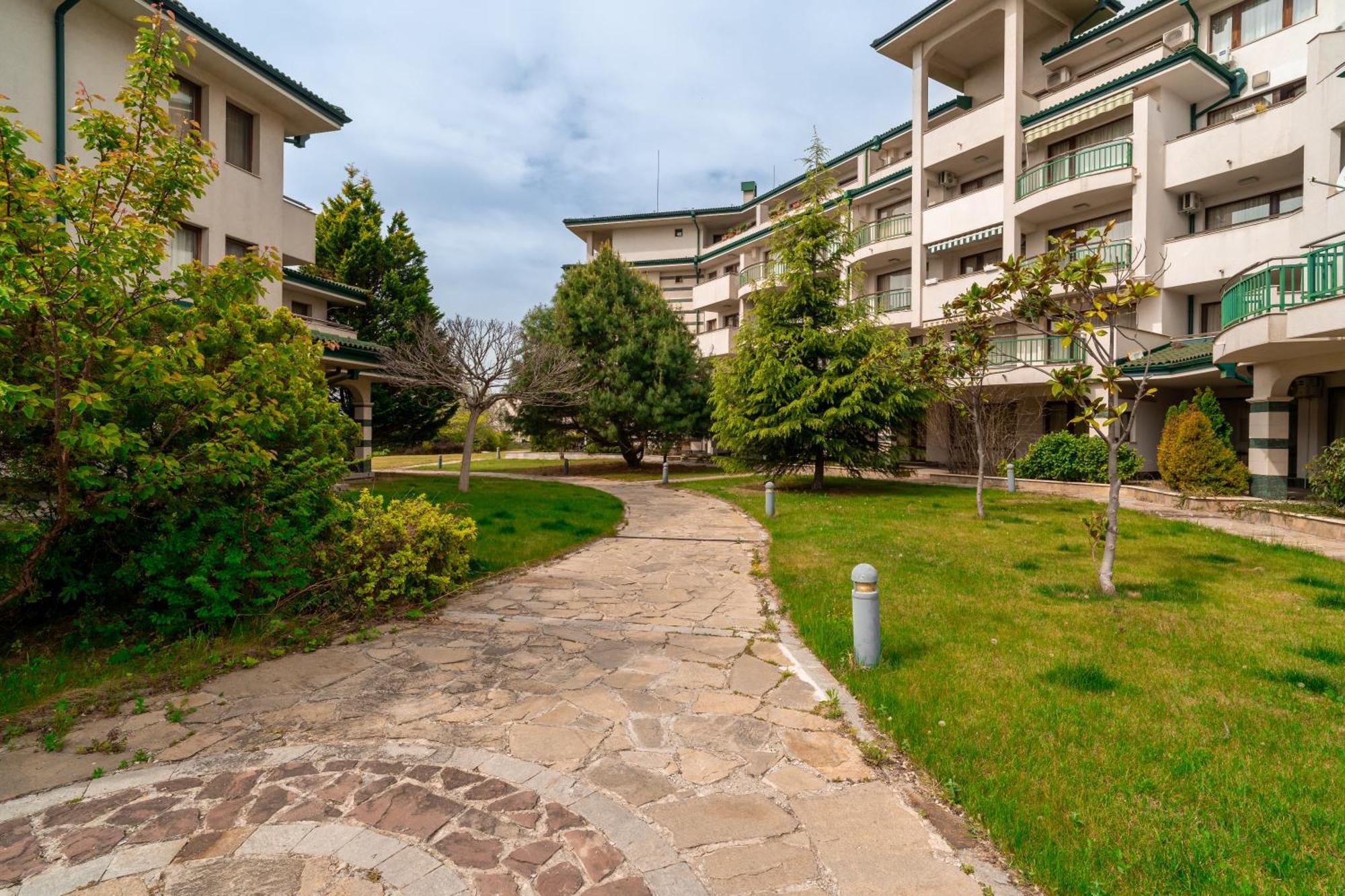 Спа Апартаменти За Гости Затворен Комплекс Емералд Ravda Exterior photo